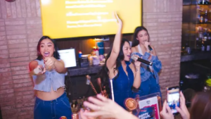Potret Seru Rachel Vennya Saat Lagi Karaoke di Sebuah Acara