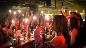 Potret Seru Rachel Vennya Saat Lagi Karaoke di Sebuah Acara