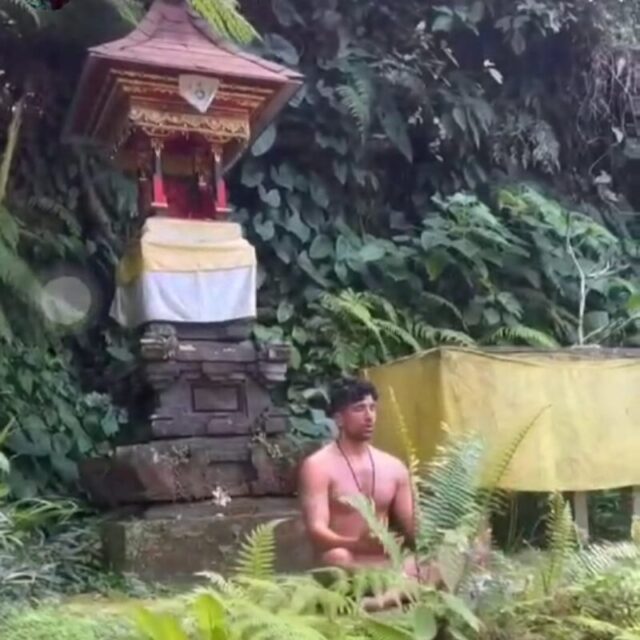 Viral Kerena Mau Pansos Bule Sengaja Telanjang di Pura Bali