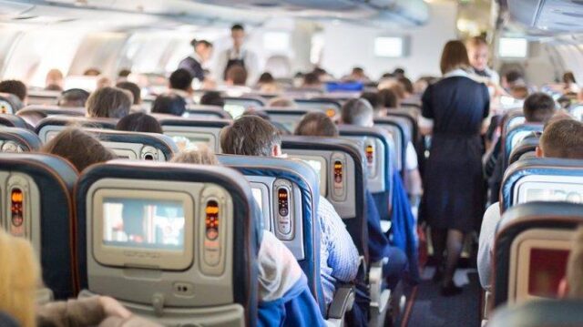 Alasan Kenapa Pindah Kursi Sembarangan di Pesawat Tidak Dibolehkan