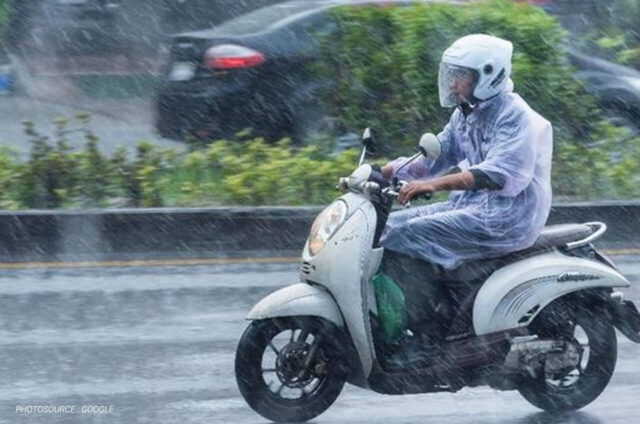 Tips Aman Berkendara Saat Musim Hujan