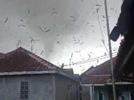 Angin Puting Beliung Mengguncang Kawasan Rancaekek Bandung